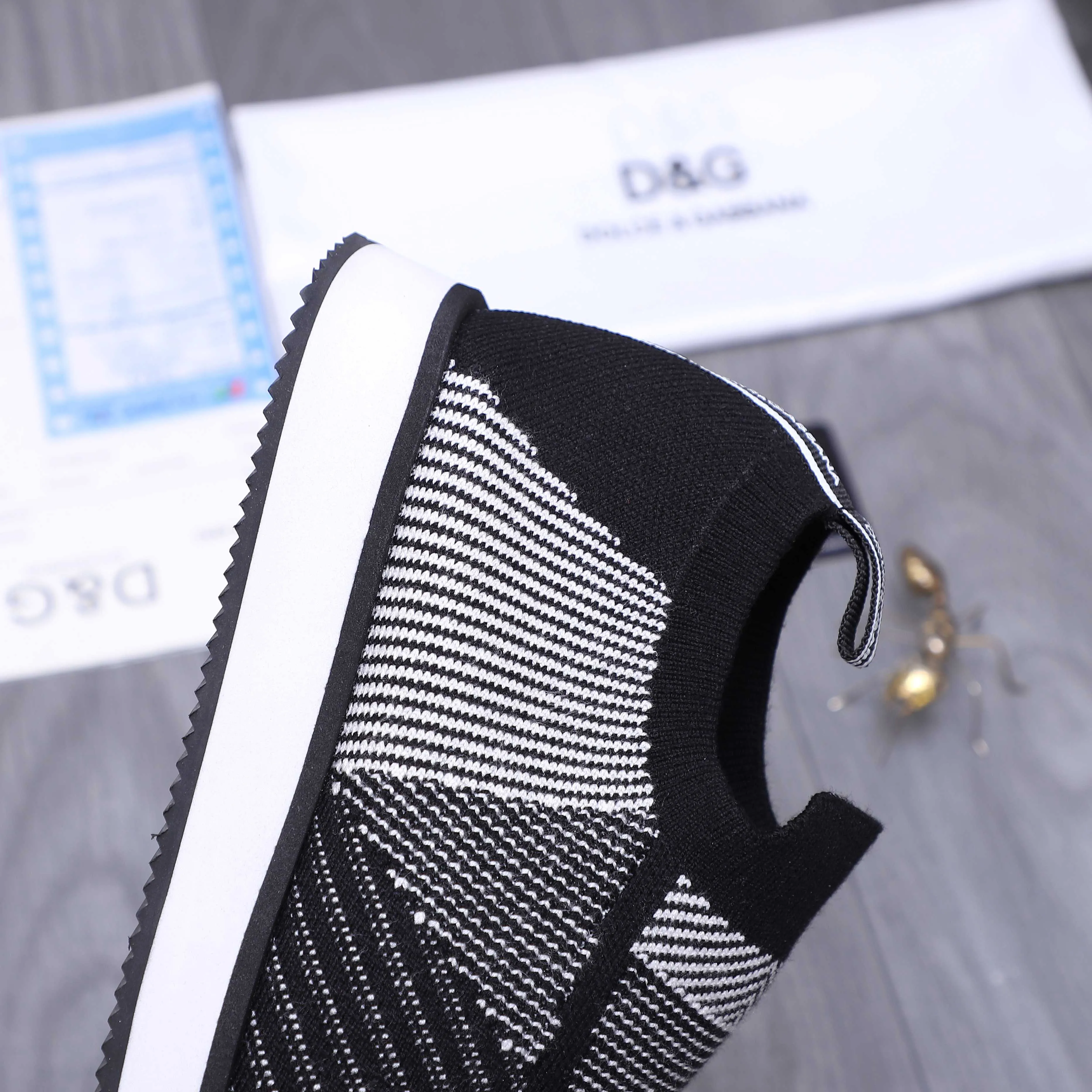 Men's shoes 💰p360 Product trademark: DG (Dolce & Gabbana) casual shoes for couples. Regular size: 36-46 (45.46 is custom-made and non-refundable) Product materials: Selected fly-knit breathable upper, cowhide insole, rubber outsole